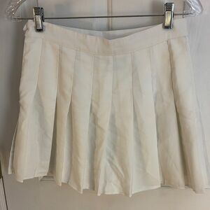 Pleated white skirt fully lined